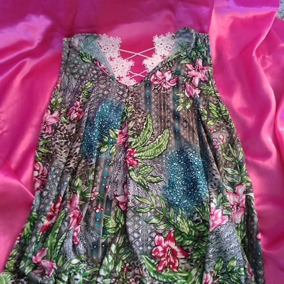 Mixed print tank top with lace detail on back - Picture 2 of 3